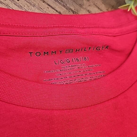 Red Tommy Hilfiger t shirt size L 16/18 never worn - Picture 3 of 9